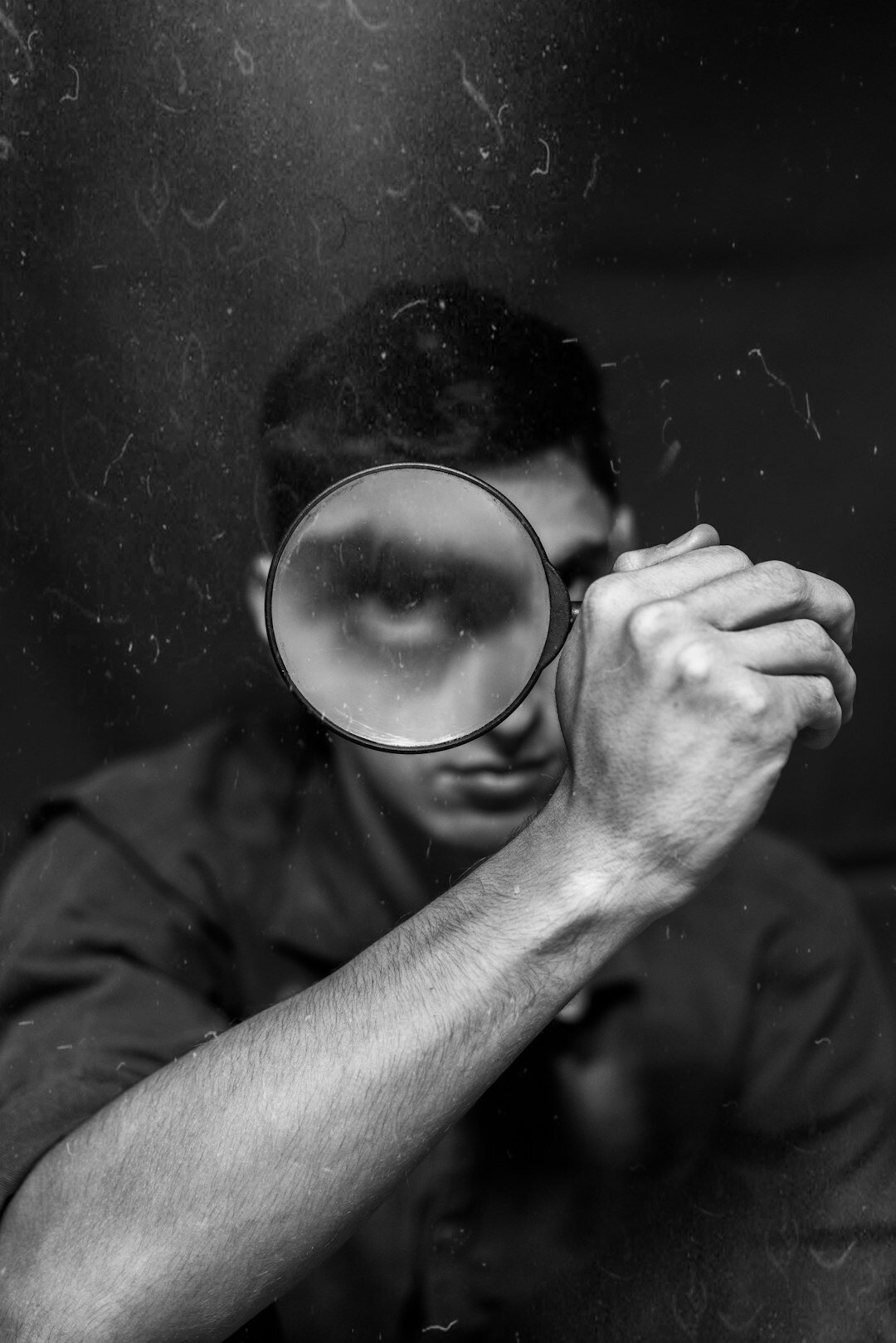 detective solving case