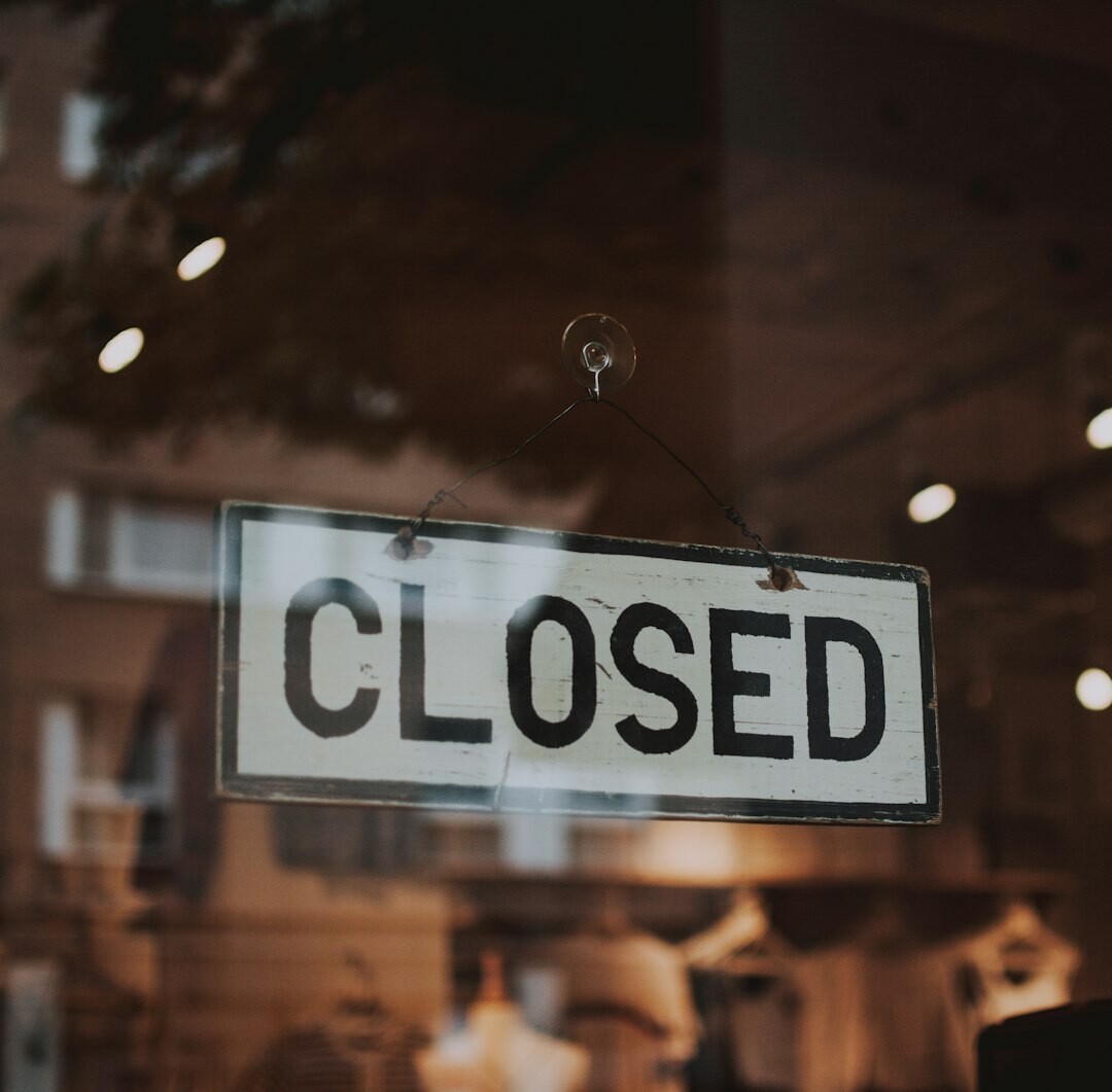 store closing time