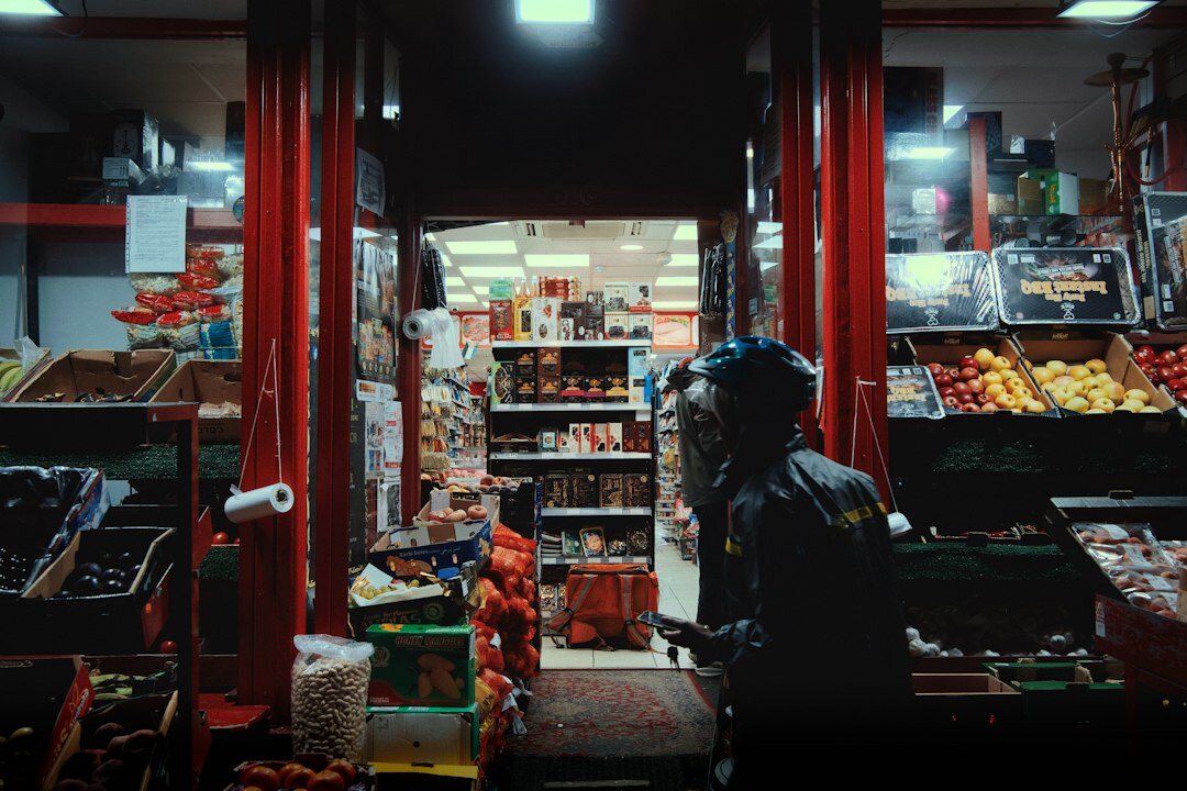 store detective in retail